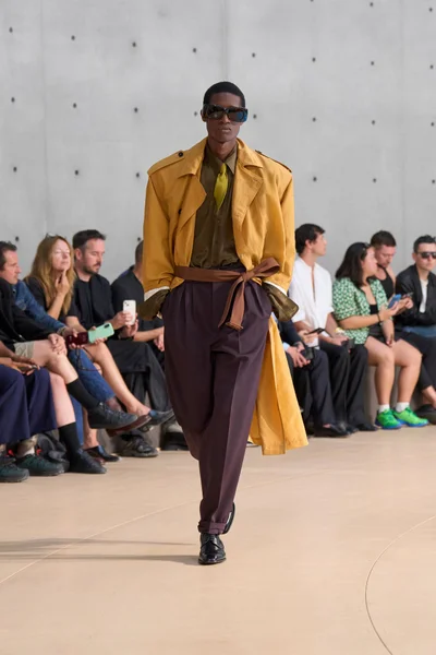 Look 28